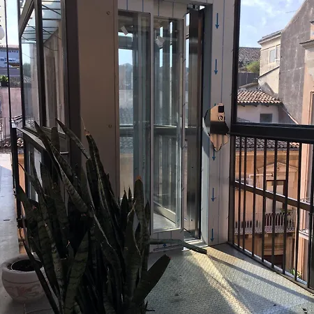 לינה וארוחת בוקר The Artist's Centro קטאניה